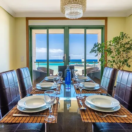 Sands- Seafront - Sea Views - Private Underground Parking Appartamento