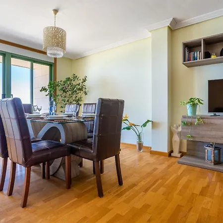 Sands- Seafront - Sea Views - Private Underground Parking Appartamento *