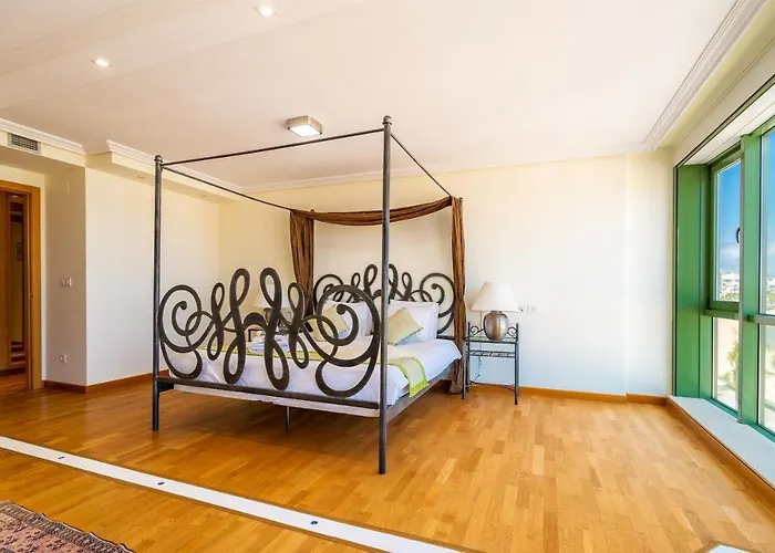 דירה Sands- Seafront - Sea Views - Private Underground Parking