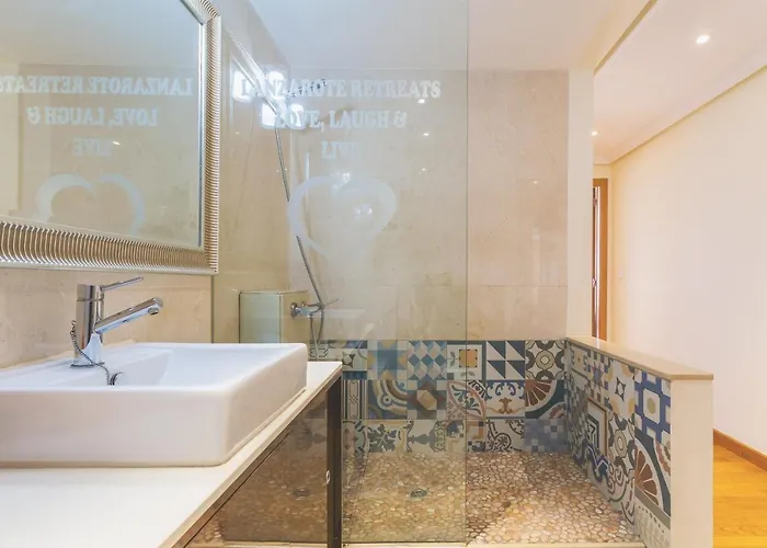 Sands- Seafront - Sea Views - Private Underground Parking דירה ארסיפה