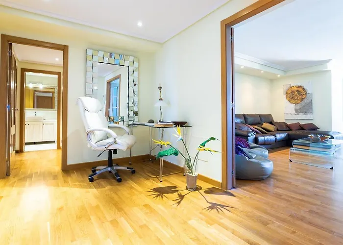 דירה Sands- Seafront - Sea Views - Private Underground Parking ארסיפה