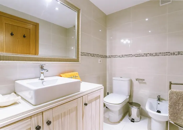 דירה Sands- Seafront - Sea Views - Private Underground Parking ארסיפה