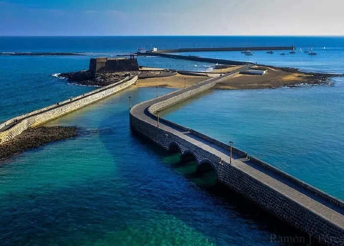 Sands- Seafront - Sea Views - Private Underground Parking דירה ארסיפה