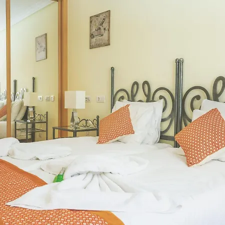 Sands- Seafront - Sea Views - Private Underground Parking Appartement *