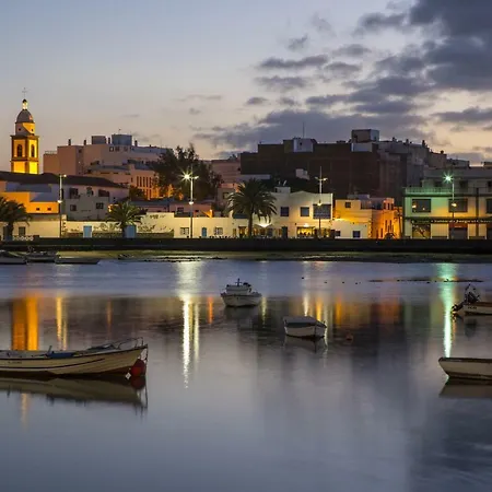 Sands- Seafront - Sea Views - Private Underground Parking Appartement