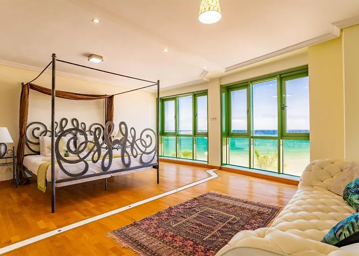 Sands- Seafront - Sea Views - Private Underground Parking Apartment *