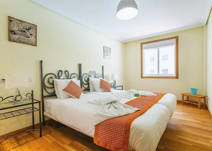 Sands- Seafront - Sea Views - Private Underground Parking Apartment *