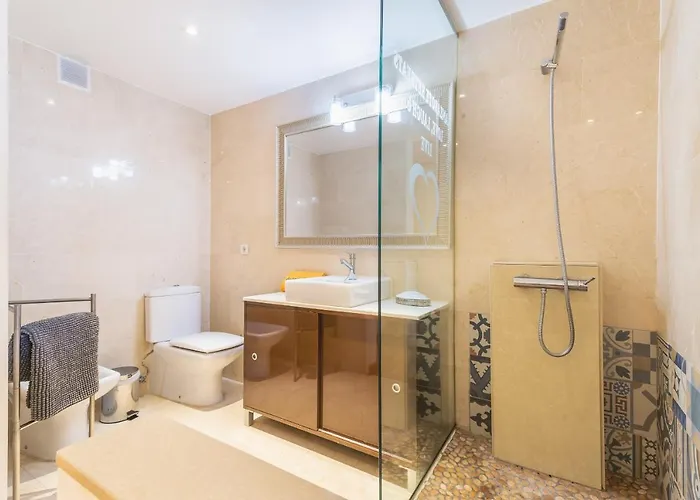 Sands- Seafront - Sea Views - Private Underground Parking Apartment *