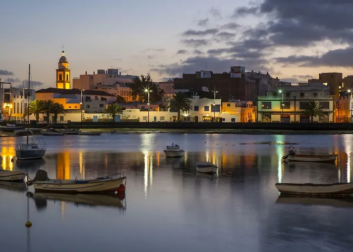 Sands- Seafront - Sea Views - Private Underground Parking Apartment