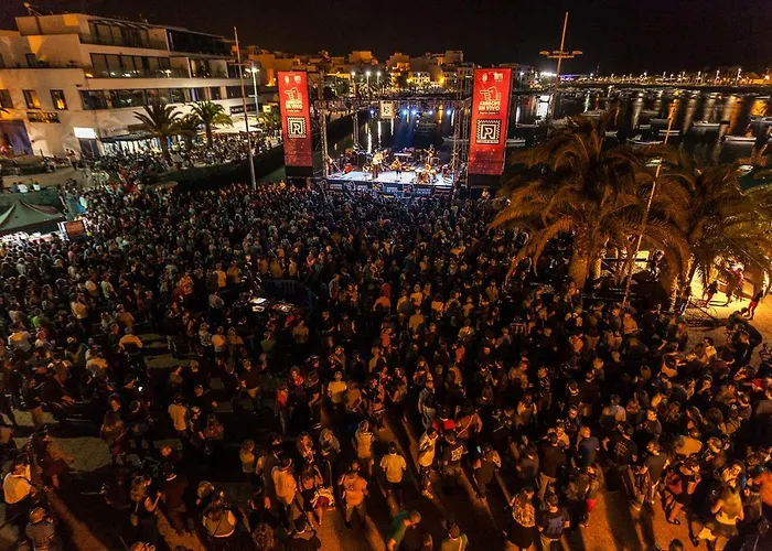 Apartment Sands- Seafront - Sea Views - Private Underground Parking *