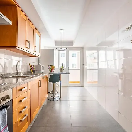 Sands- Seafront - Sea Views - Private Underground Parking أرّاثيفي