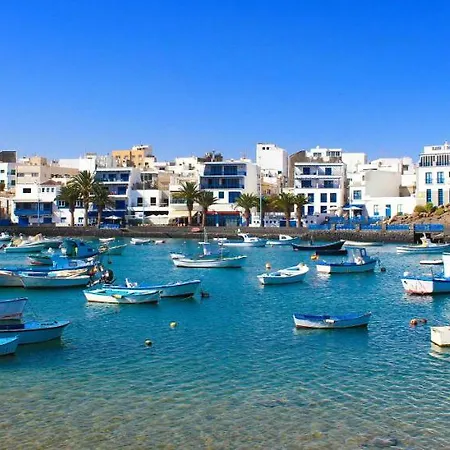 Sands- Seafront - Sea Views - Private Underground Parking شقة أرّاثيفي