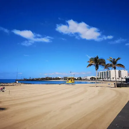 Sands- Seafront - Sea Views - Private Underground Parking شقة